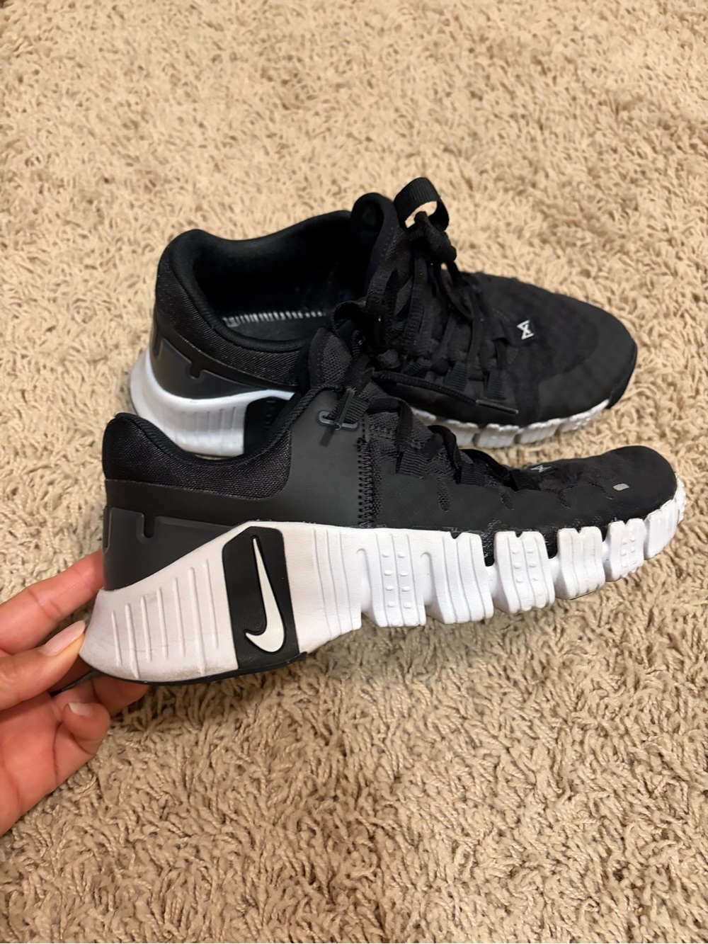 Nike Black and White Lightweight Trainer - Picture 3 of 3